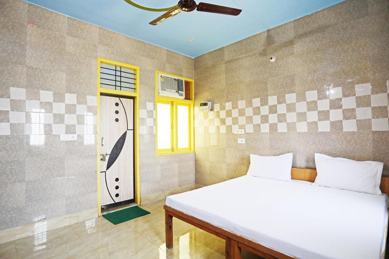 Oyo 44361 Shri Lajjaram Ashram Hotel Vrindāvan Exterior foto